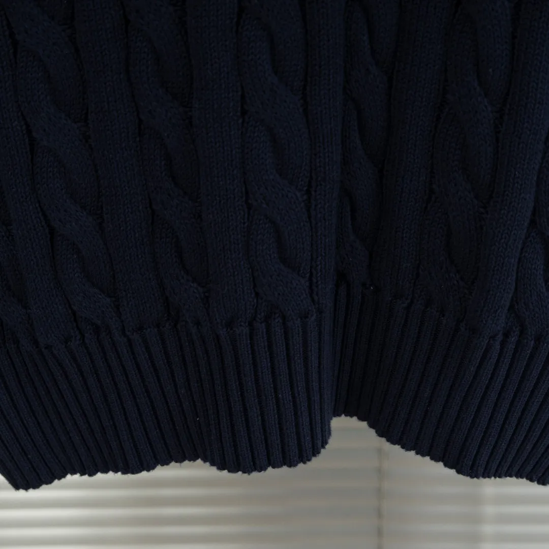 P280 top version (different currencies). You can scan the code to enter the official website. Style: Ralph Lauren POLO Ralph Lauren small label embroidered knitted old money style long-sleeved sweater. Color: Picture color. Size: S-XL. Fabric: pure cotton. Accessories: full set of customized accessories. No gender distinction. Same style for men and women.